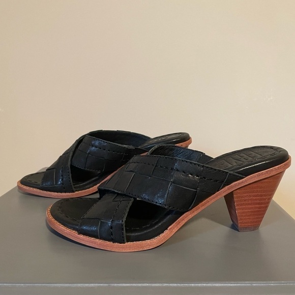 Frye Estelle Woven crisscross sandal size 6, Black level with block heel - Picture 9 of 11